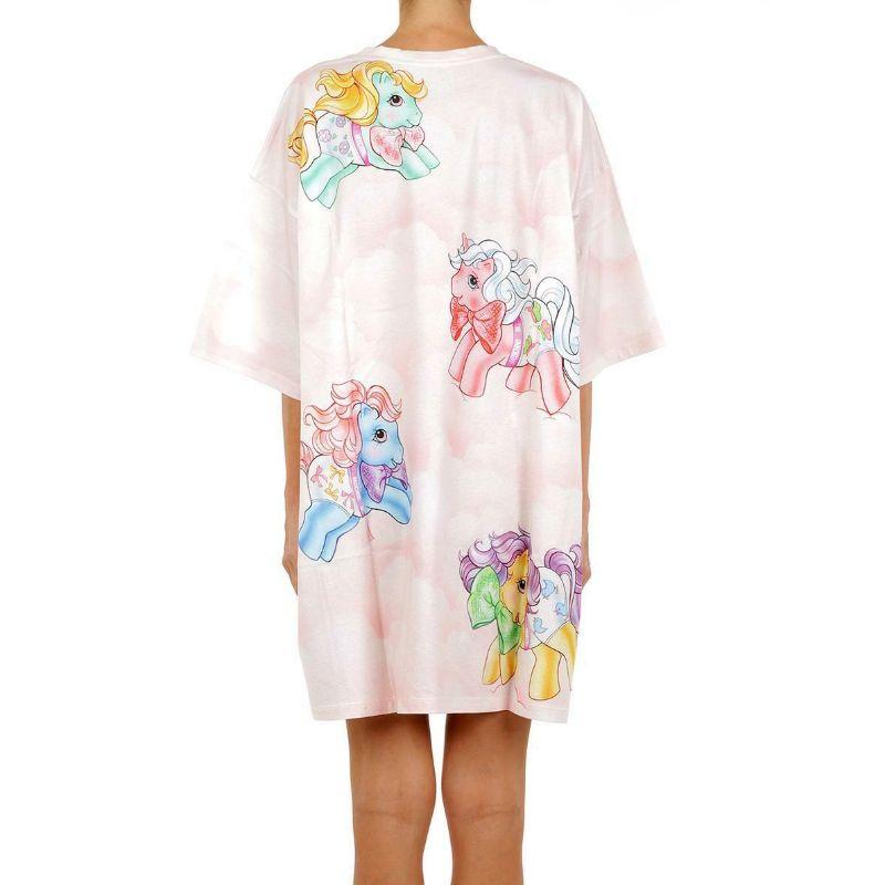 Robe T-shirt My Little Pony rose clair Moschino Couture SS18 de Jeremy Scott

Informations supplémentaires :
MATERIAL : 100% coton        
Couleur : rose pâle/multicolore        
Modèle : Mon Petit Poney
Style : Robe AT&T
Taille : S
100% Authentique