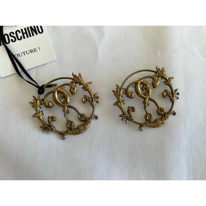 SS19 Moschino Couture Jeremy Scott Logo W/ 'Shrubs on Metal Gate' Gold Earrings In New Condition For Sale In Los Angeles, CA