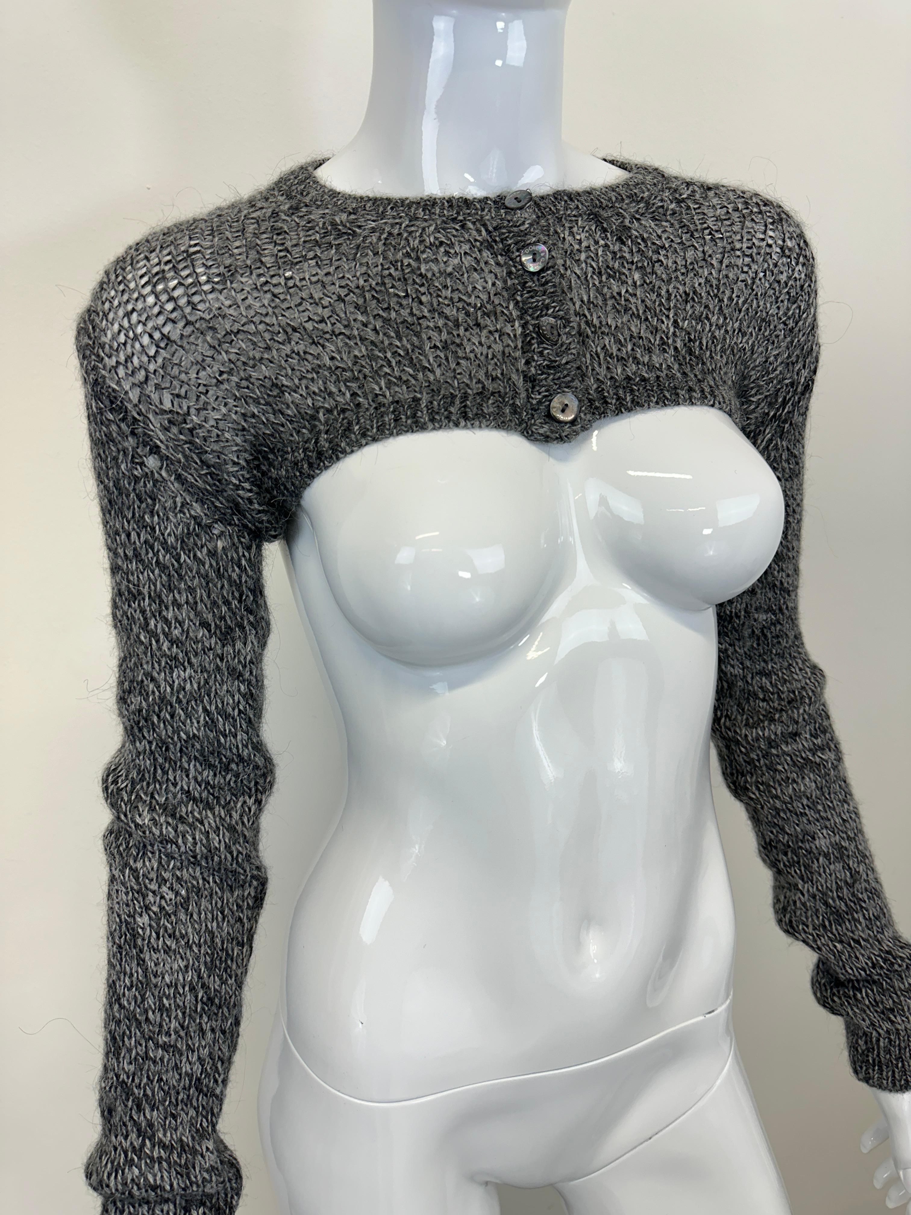 SS1999 Dolce & Gabbana Laufsteg Strickjacke mit langen Ärmeln aus grauer Wolle in Kurzform (Gray) im Angebot