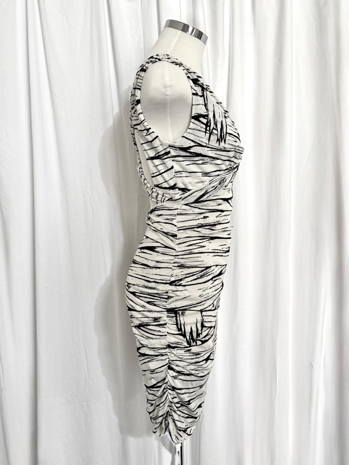 SS20 Moschino Couture Jeremy Scott Bodycon Mini Vestido Momia Colección Halloween Gris en venta
