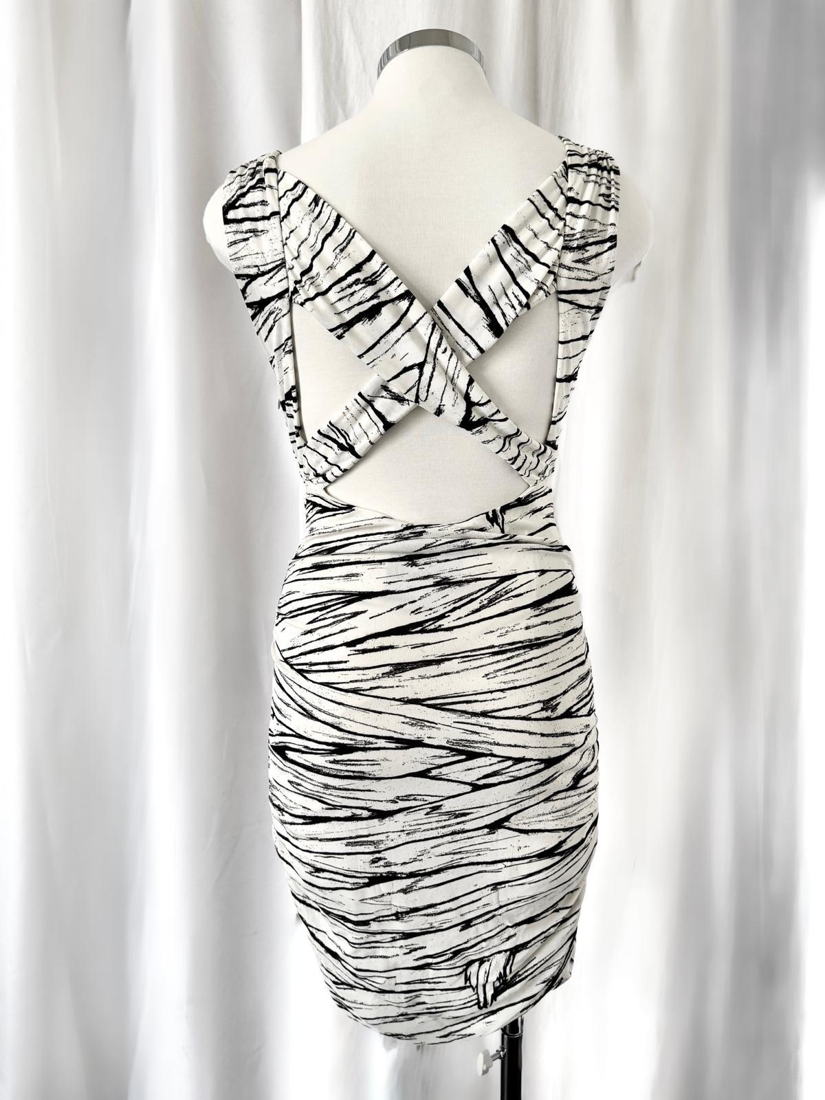 SS20 Moschino Couture Jeremy Scott Bodycon Mini Vestido Momia Colección Halloween en Nuevo estado para la venta en Los Angeles, CA