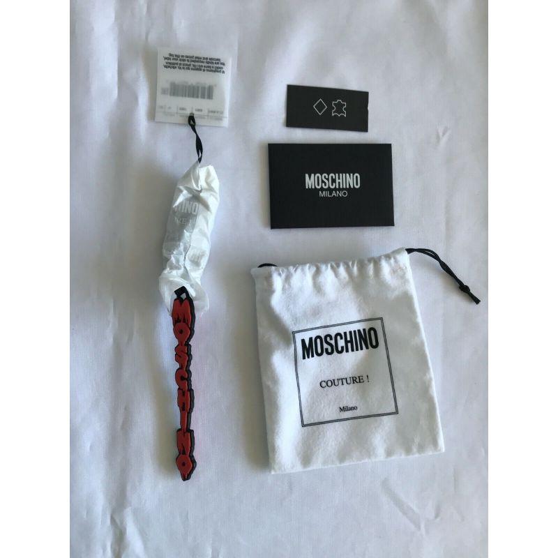 SS20 Moschino Couture Jeremy Scott Halloween schwarzer Schlüsselanhänger rot tropfendes Logo im Zustand „Neu“ im Angebot in Palm Springs, CA