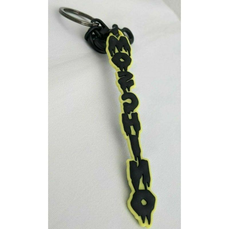 SS20 Moschino Couture Jeremy Scott Halloween Gelbe Schlüsselanhänger mit schwarzem Dripping-Logo im Angebot 3