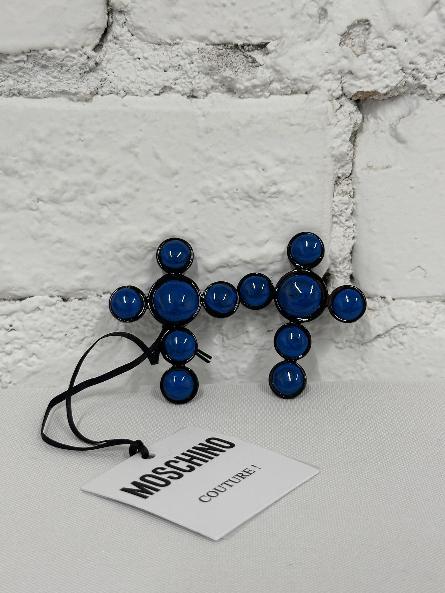 SS20 Moschino Couture Jeremy Scott Picasso Cruz Pendientes de clip azules en Nuevo estado para la venta en Los Angeles, CA