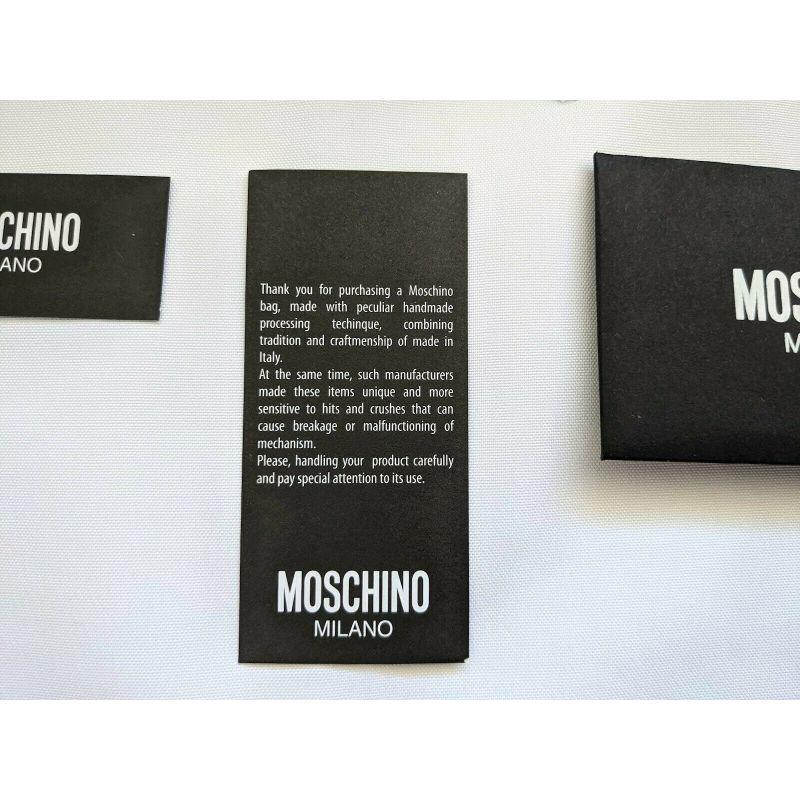 SS20 Moschino Couture Jeremy Scott Picasso Oversized Hand White Leather Clutch For Sale 2