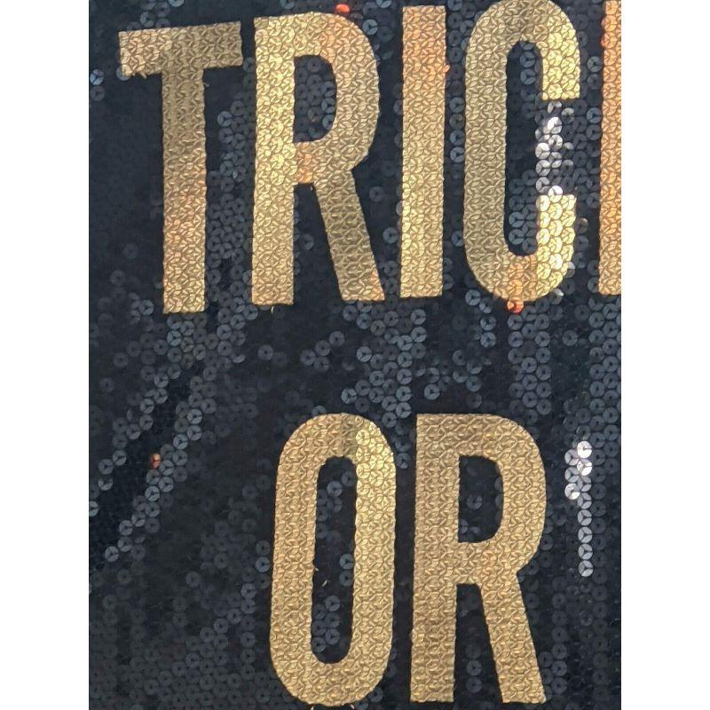 Robe Moschino Couture SS20 Jeremy Scott Trick ou Chic à paillettes noires/dorées 40 IT en vente 6
