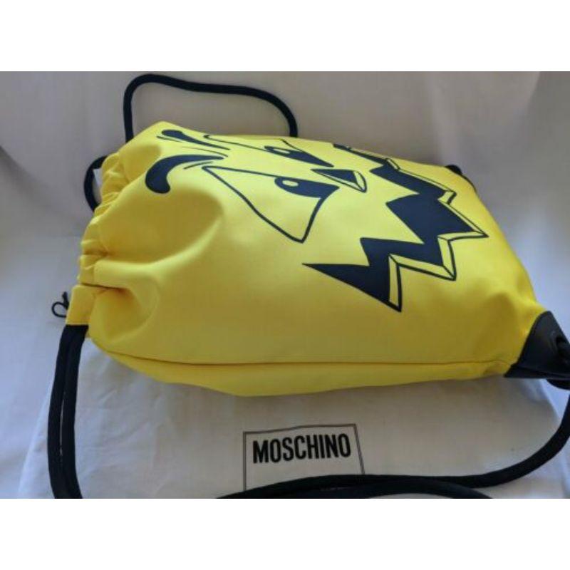 SS20 Moschino Couture Jeremy Scott Yellow Pumpkin Face Backpack Trick or Chic

Additional Information:
Material: 100% PL with leather details        
Color: Yellow/Black    
Pattern: Pumpkin Face
Style: Backpack
Dimension: 15.5 W x 15.5 H in
Theme: