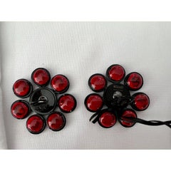 SS20 Moschino Couture Picasso Rot-Schwarze Blumen-Ohrclips von Jeremy Scott