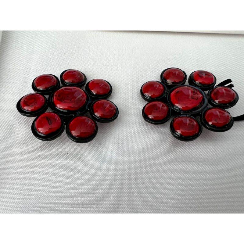 SS20 Moschino Couture Picasso Red Black Flower Clip-on Earrings by Jeremy Scott For Sale 1