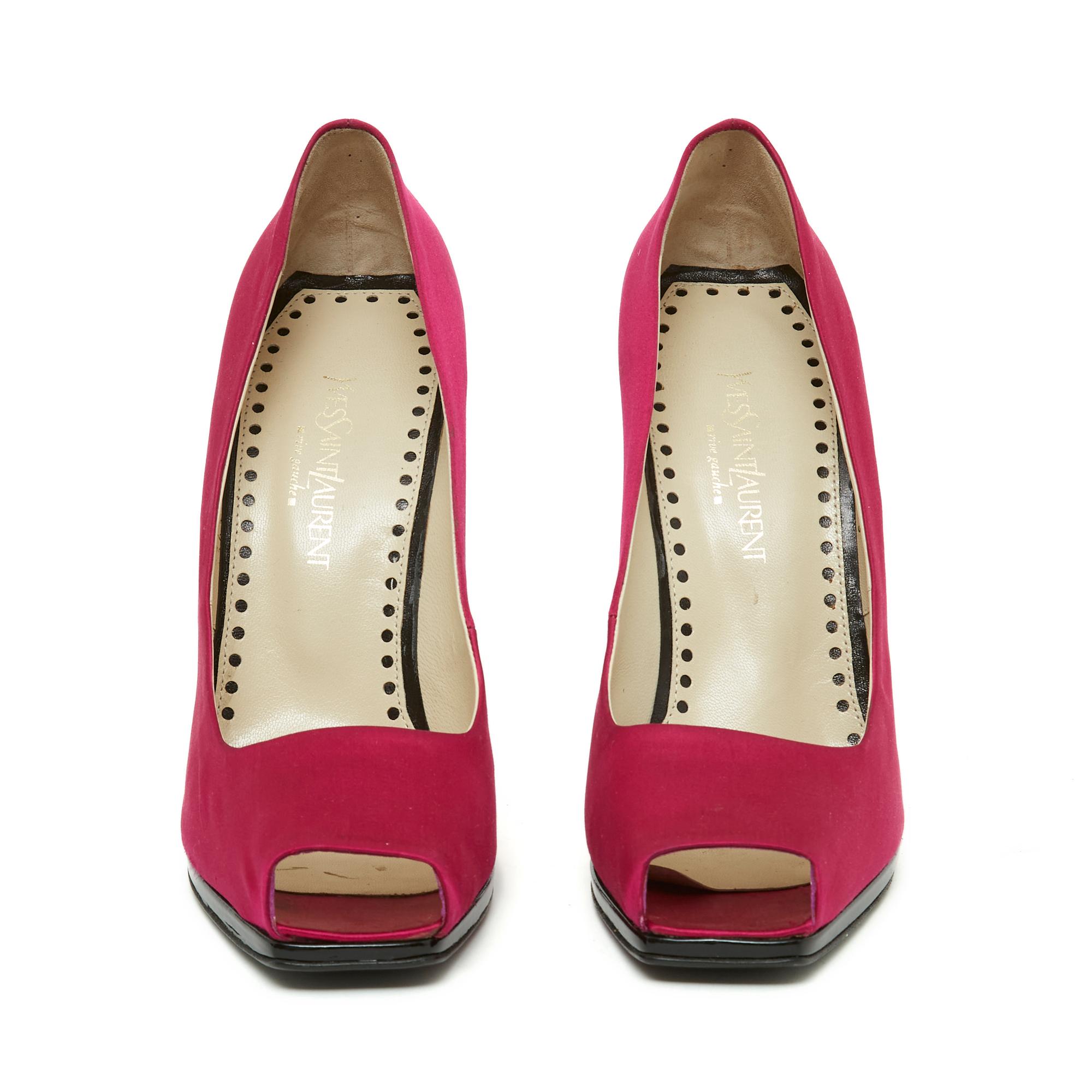 SS2005 Yves Saint Laurent Stefano Pilati Shocking Pink Satin Pumps US8.5 New In New Condition For Sale In PARIS, FR