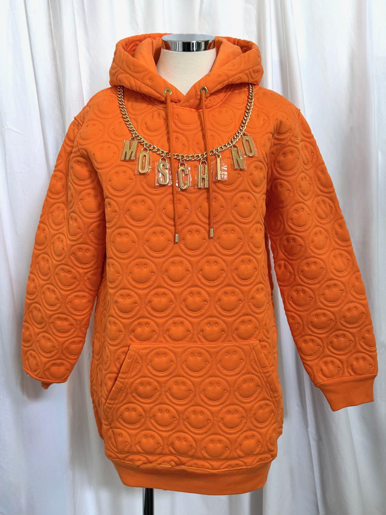 SS21 MOSCHINO Couture Jeremy Scott Orange Smiley Gold Logo Charms Hoodie Dress en vente 1