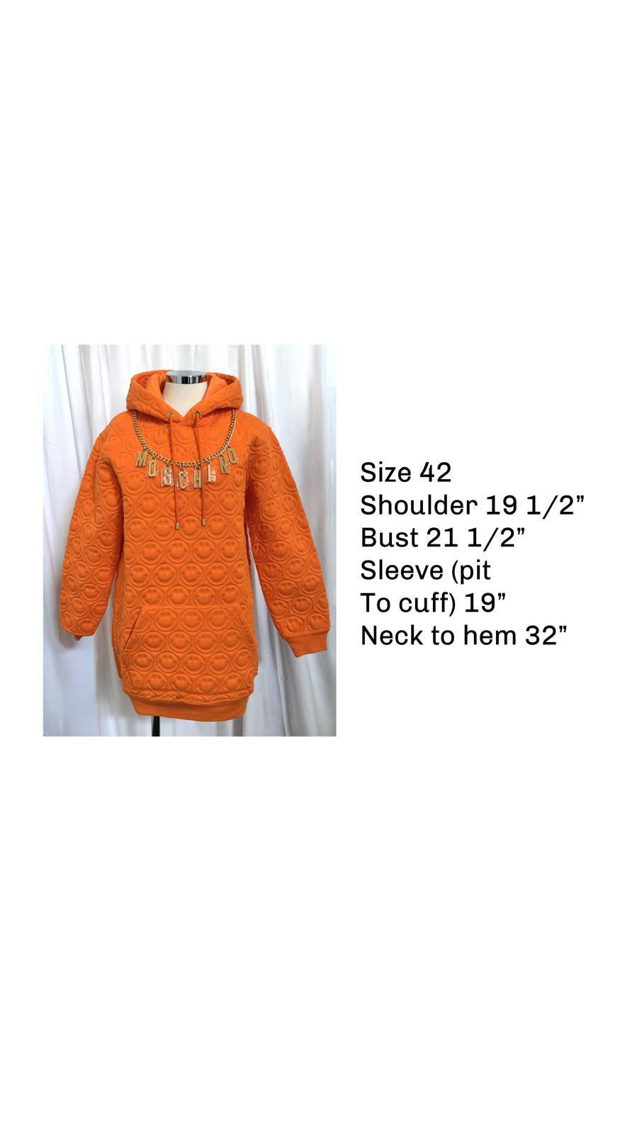SS21 MOSCHINO Couture Jeremy Scott Orange Smiley Gold Logo Charms Hoodie Dress en vente 4