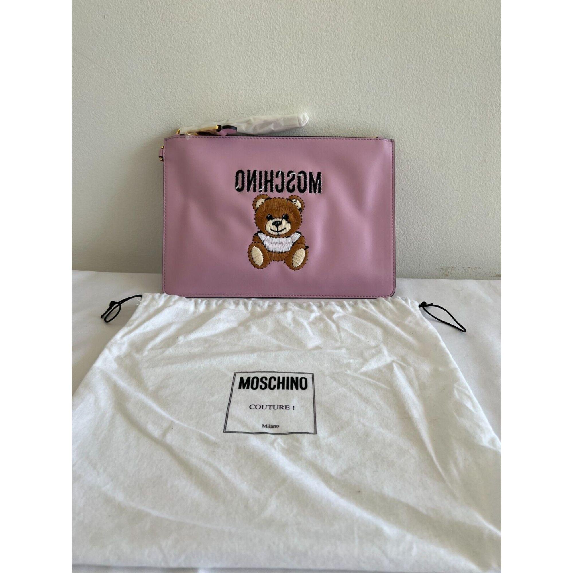 SS21 Moschino Couture Jeremy Scott Pink Clutch with Embroidered Teddy Bear

Additional Information:
Material: 100% VL
Color: Pink
Size: Medium
Style: Clutch
Dimensions: 7.75
