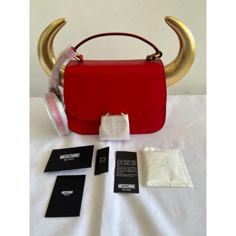 SS21 Moschino Couture Sac à bandoulière en corne rouge par Jeremy Scott en vente 9