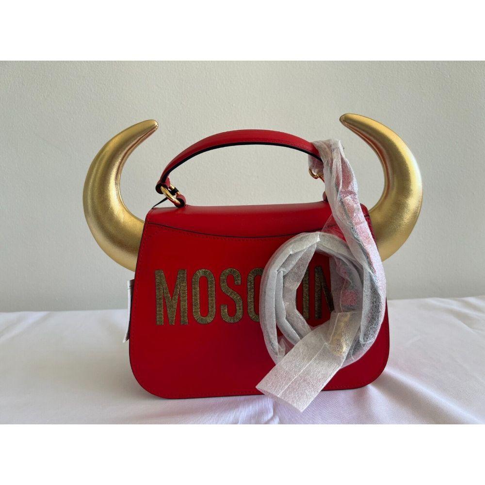 Women's SS21 Moschino Couture Red Bullchic Horn-Detail Shoulder Bag by Jeremy Scott For Sale