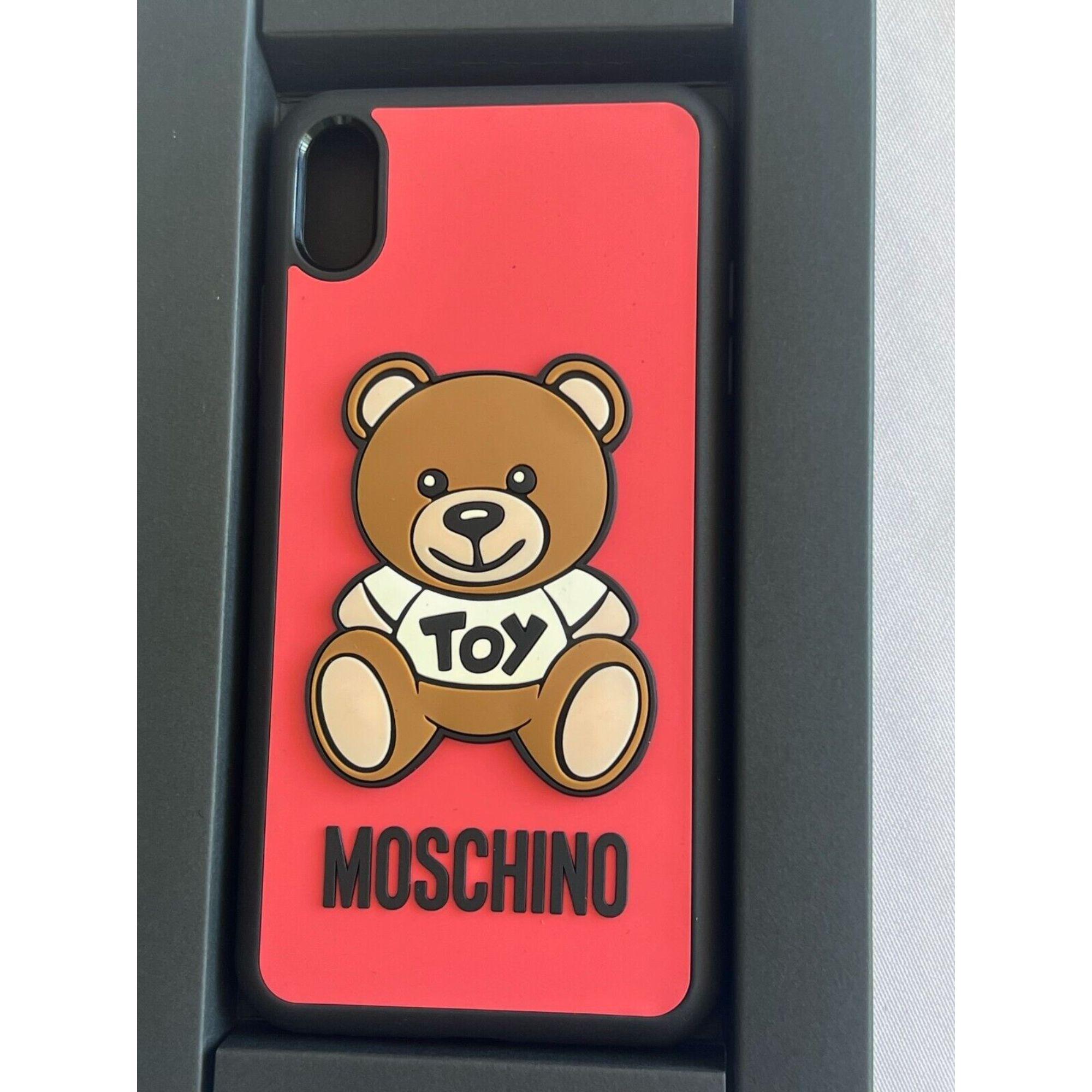 SS21 Moschino Couture Red iPhone XS Max Case with Teddy Bear Toy by Jeremy Scott In New Condition For Sale In Matthews, NC