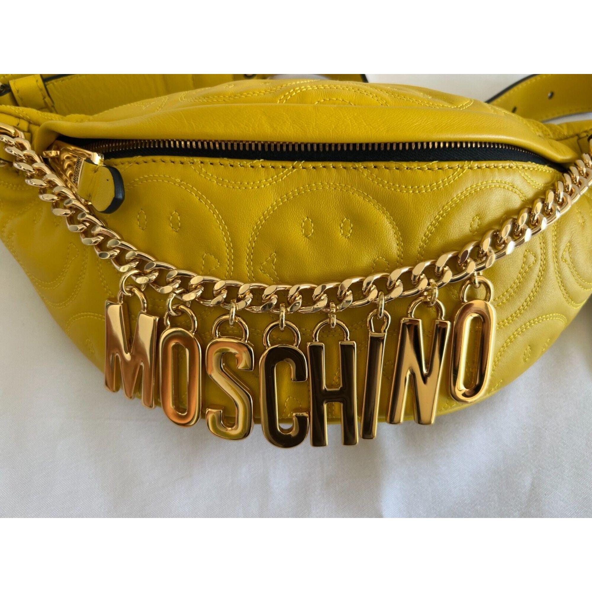 SS21 Moschino Couture Gelber Fanny Pack mit graviertem Smiley von Jeremy Scott im Zustand „Neu“ in Los Angeles, CA