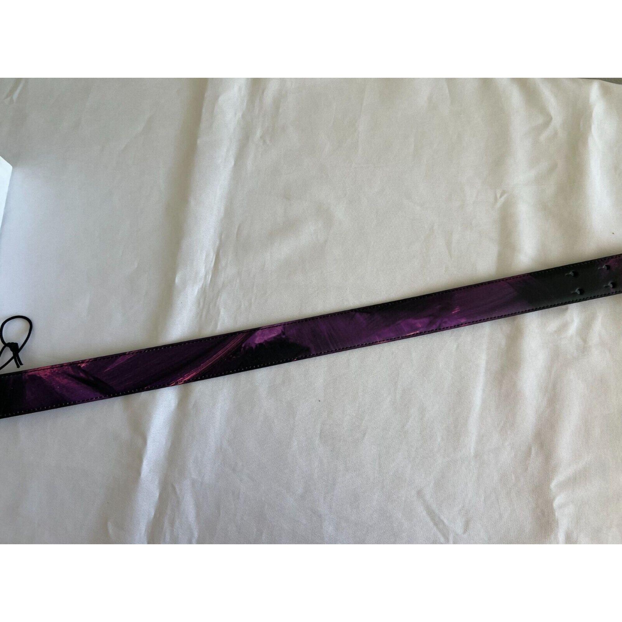 Noir SS22 Moschino Couture Brushstroke Purple Black Leather Logo Belt by Jeremy Scott en vente