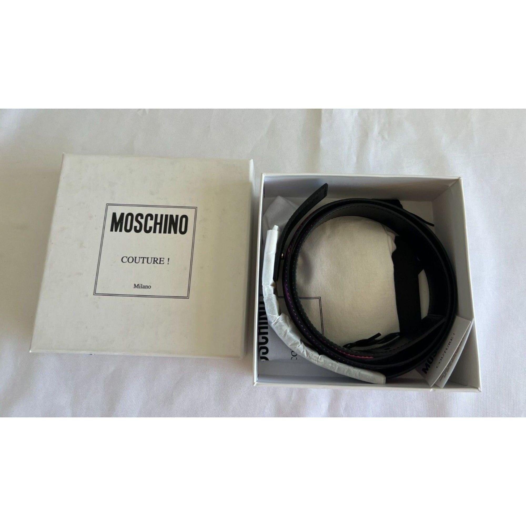 SS22 Moschino Couture Brushstroke Purple Black Leather Logo Belt by Jeremy Scott For Sale 4