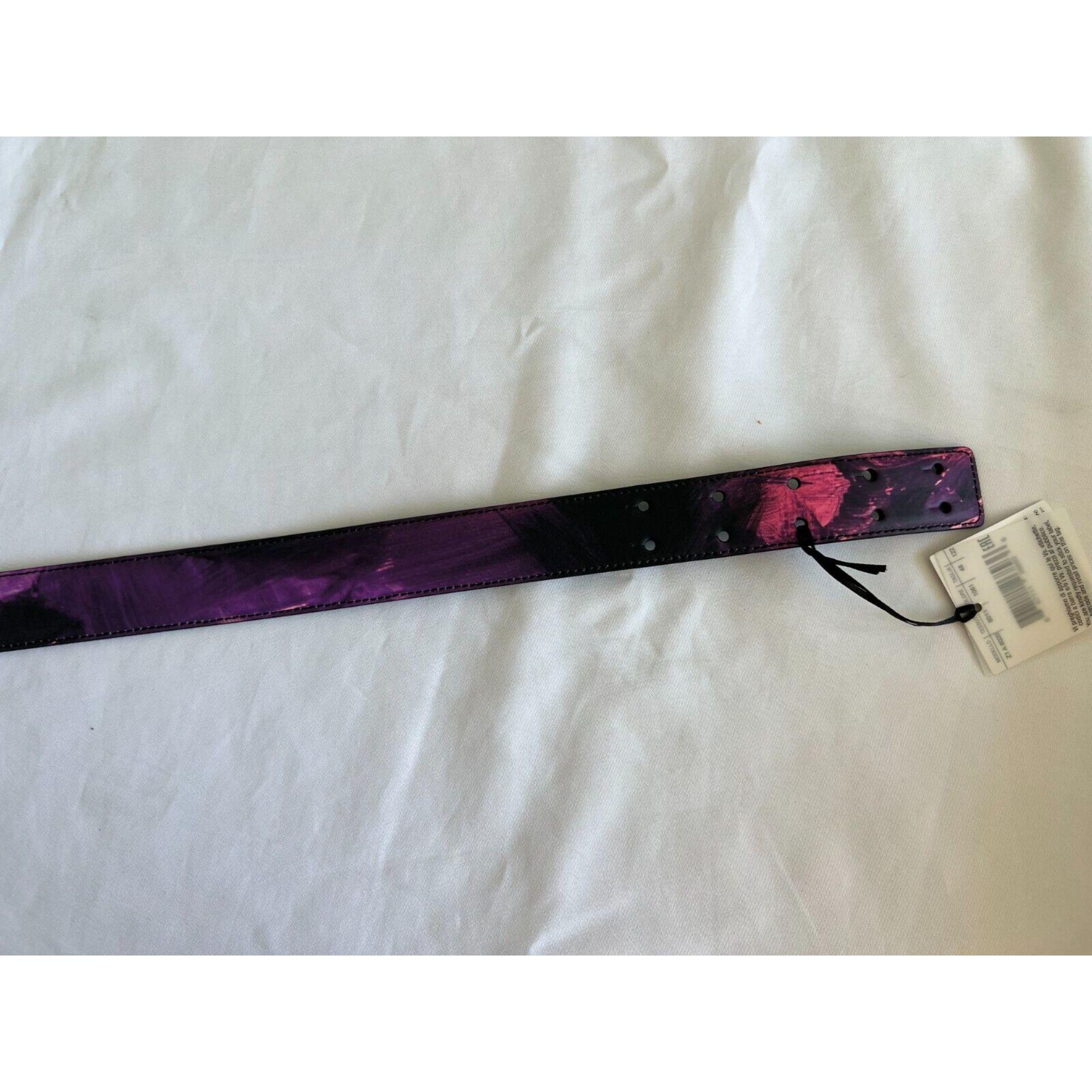 SS22 Moschino Couture Brushstroke Purple Black Leather Logo Belt by Jeremy Scott For Sale 5