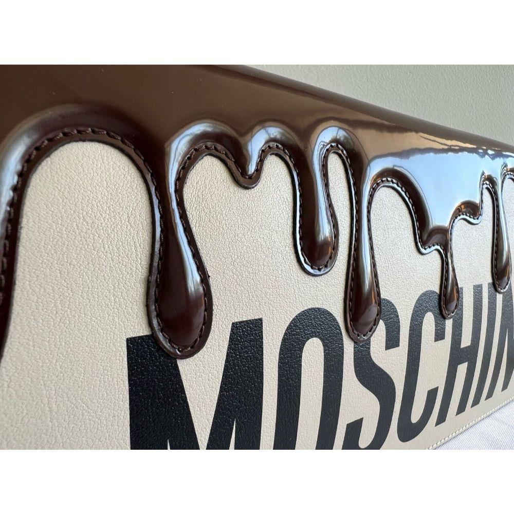 SS22 Moschino Couture Jeremy Scott Chocolate Dripping Rectangle Wristlet Handbag

Additional Information:
Material: 100% VL
Color: Brown, Beige, Black
Size: Large
Pattern: Abstract, Chocolate Fudge Dripping
Style: Clutch
Dimensions: 14.5