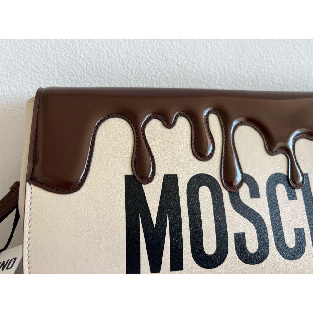 Noir Sac à main Moschino Couture SS22 chocolaté de Jeremy Scott en vente