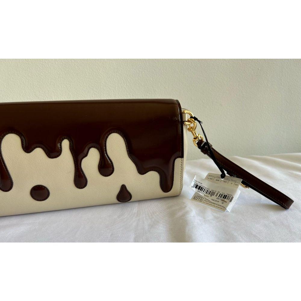 Sac à main Moschino Couture SS22 chocolaté de Jeremy Scott en vente 2