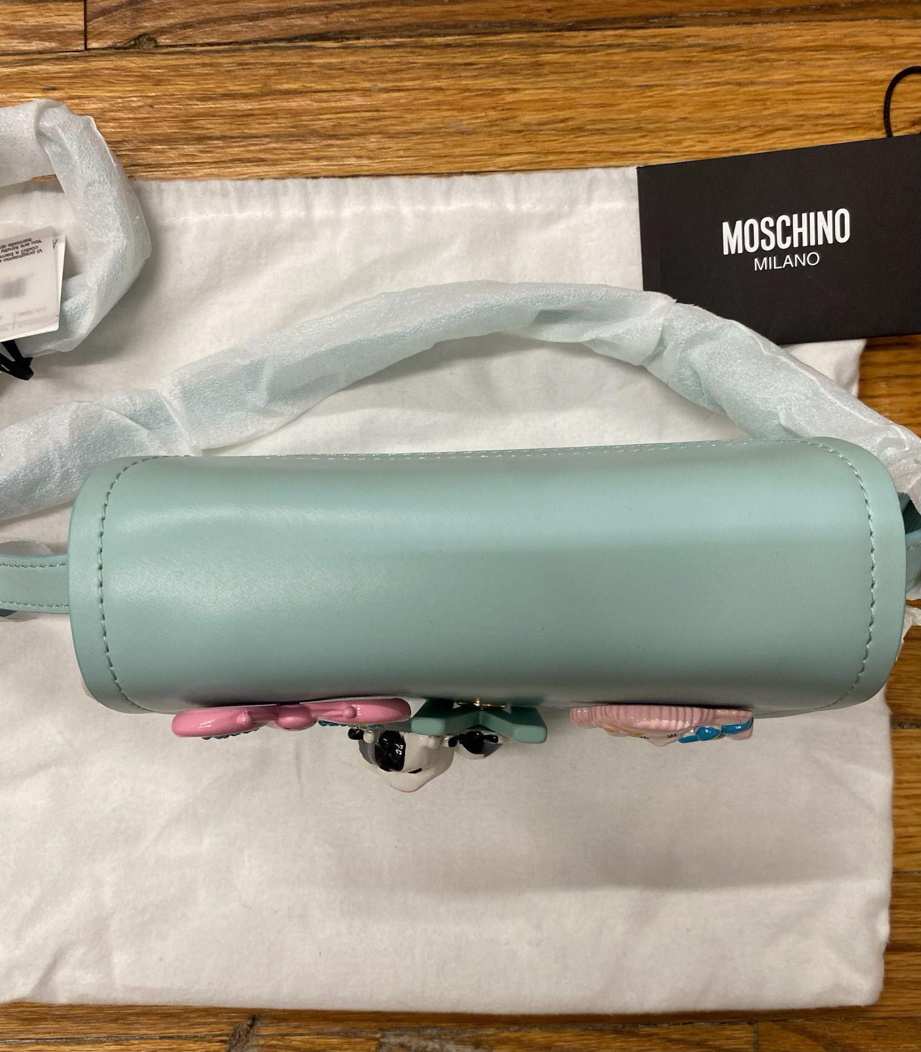 *Deadstock Rare Item!*
MOSCHINO COUTURE

Calico Cow Sheep Patch Shoulder Bag

SS22 collection by Jeremy Scott


MSRP $1,105+tax!

SUPER CUTE!

100% Authentic!!!



Condition: Brand new with tags, original Moschino dust bag included

Color: Blue,