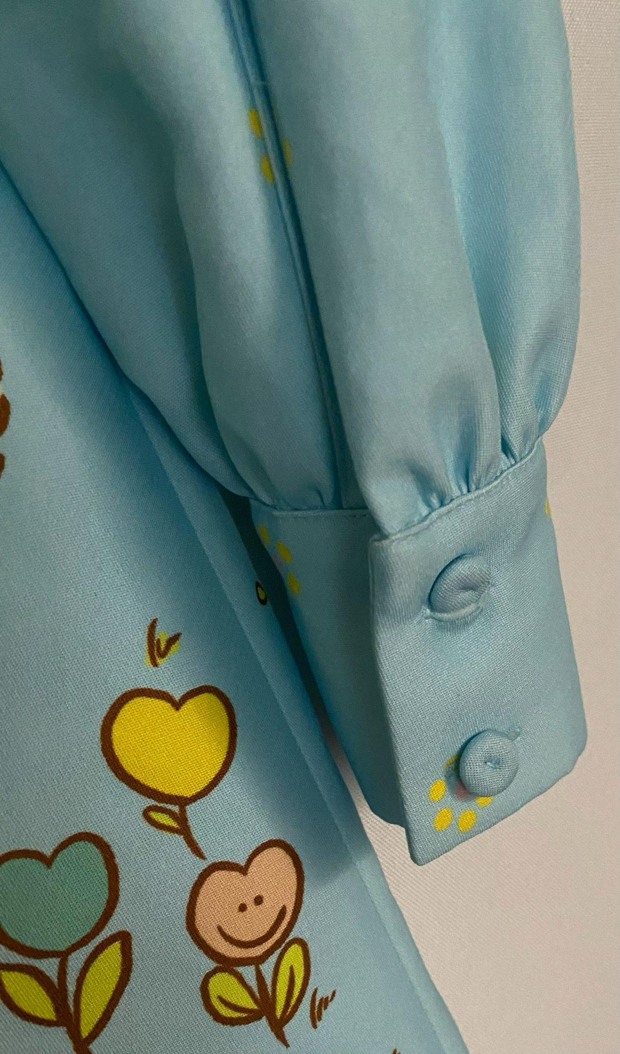 SS22 MOSCHINO Couture Jeremy Scott Vestido de osito azul fantasía de manga larga para niño en venta 1