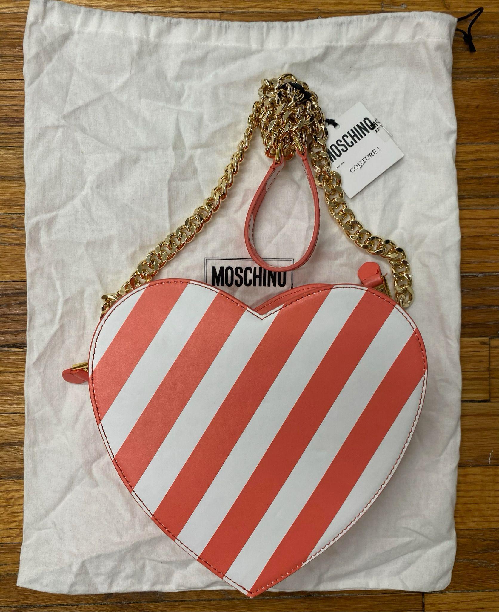 *Deadstock Rare Item!*
MOSCHINO COUTURE

Child's Fantasy Heart Bambi Crossbody Bag

SS22 collection by Jeremy Scott


MSRP $995+tax!

SUPER CUTE!

100% Authentic!!!



Condition: Brand new with tags, original Moschino dust bag included

Color: Red,