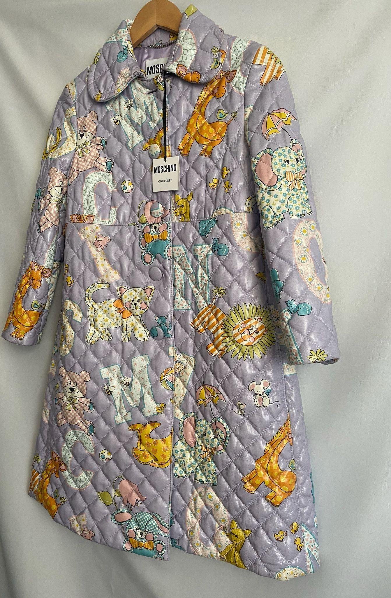 SS22 MOSCHINO Couture Jeremy Scott Child's Fantasy Purple Animal Puffer Coat In New Condition For Sale In Los Angeles, CA