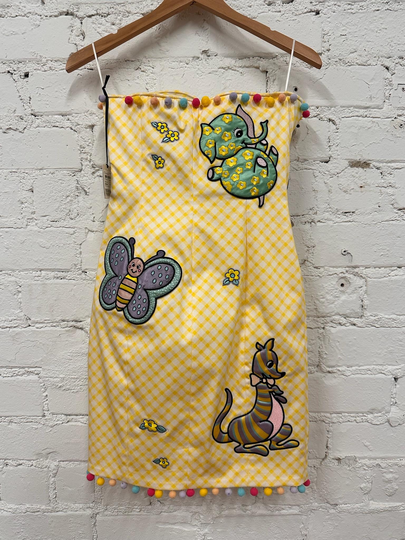 SS22 Moschino Couture Jeremy Scott - Vestito da bambino con orlo a griglia gialla e fantasia di pom pom in vendita 11