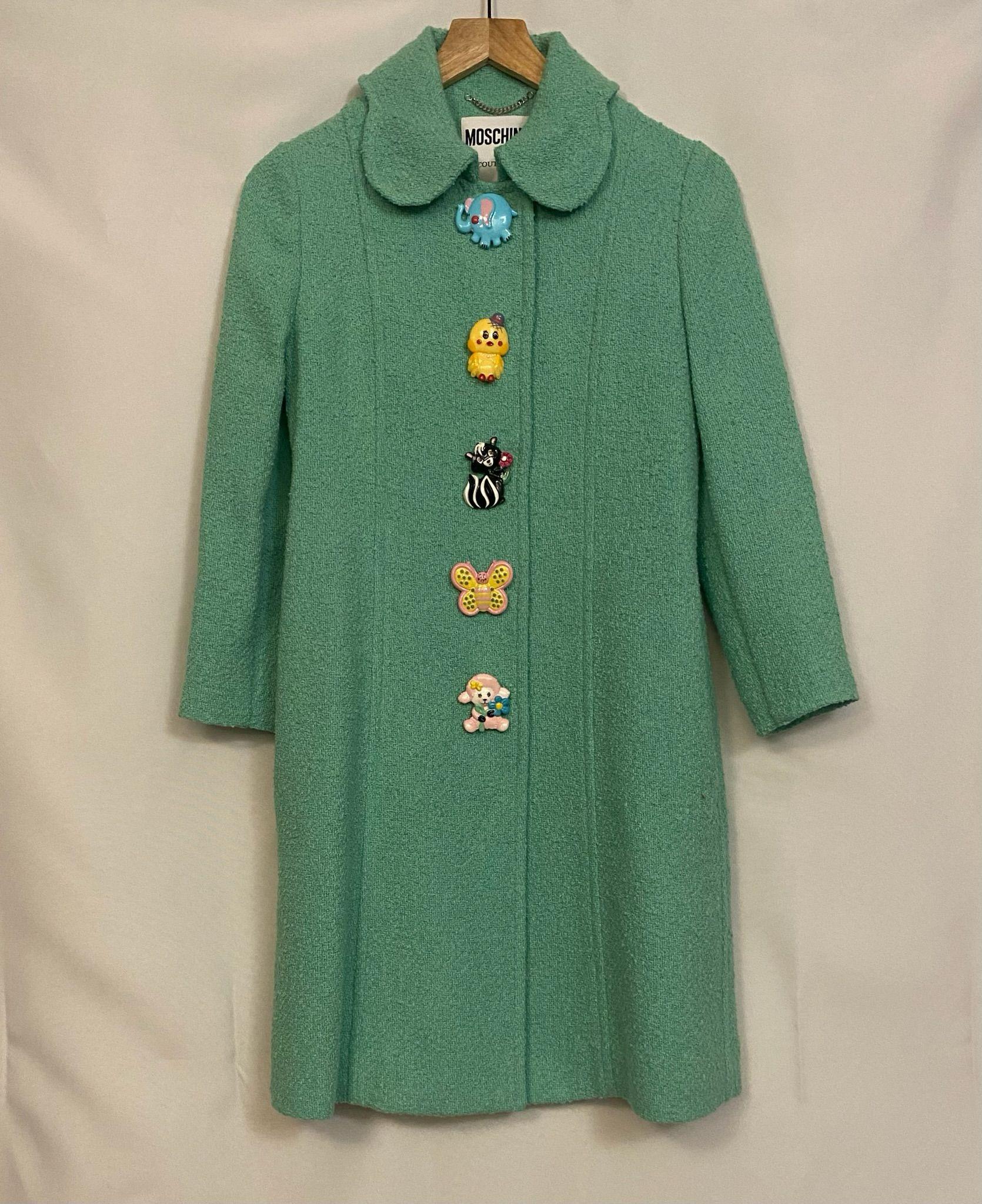 SS22 MOSCHINO Couture Jeremy Scott Chaqueta de niño con botones de animales turquesa en venta 1