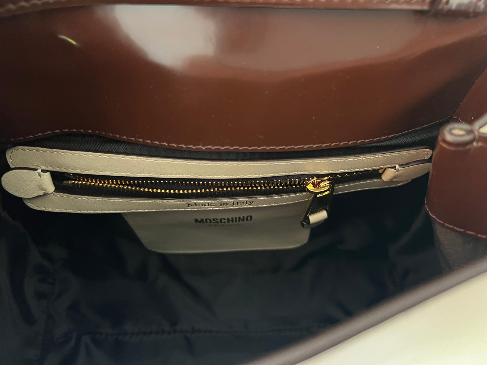 MOSCHINO Couture Jeremy Scott sac à main trapèze chocolat déroulant rare SS22 en vente 7