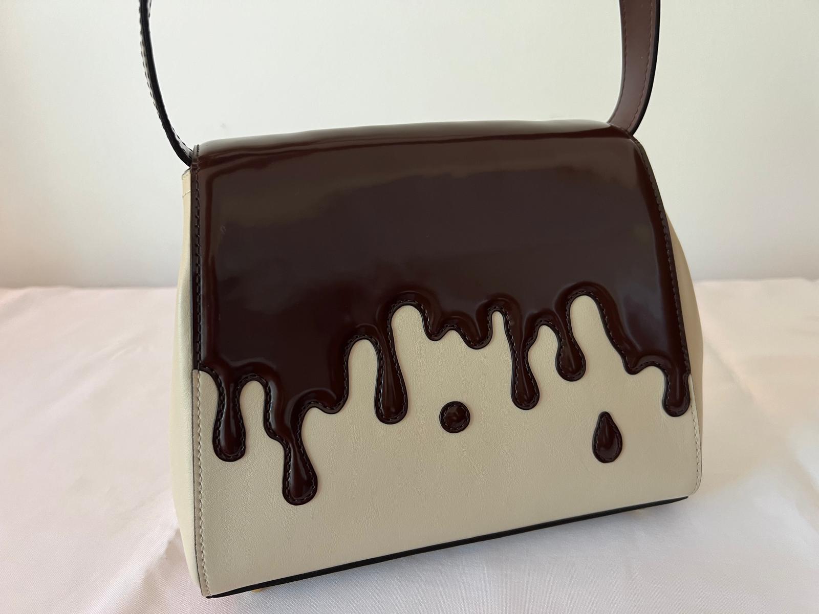 MOSCHINO Couture Jeremy Scott sac à main trapèze chocolat déroulant rare SS22 en vente 1