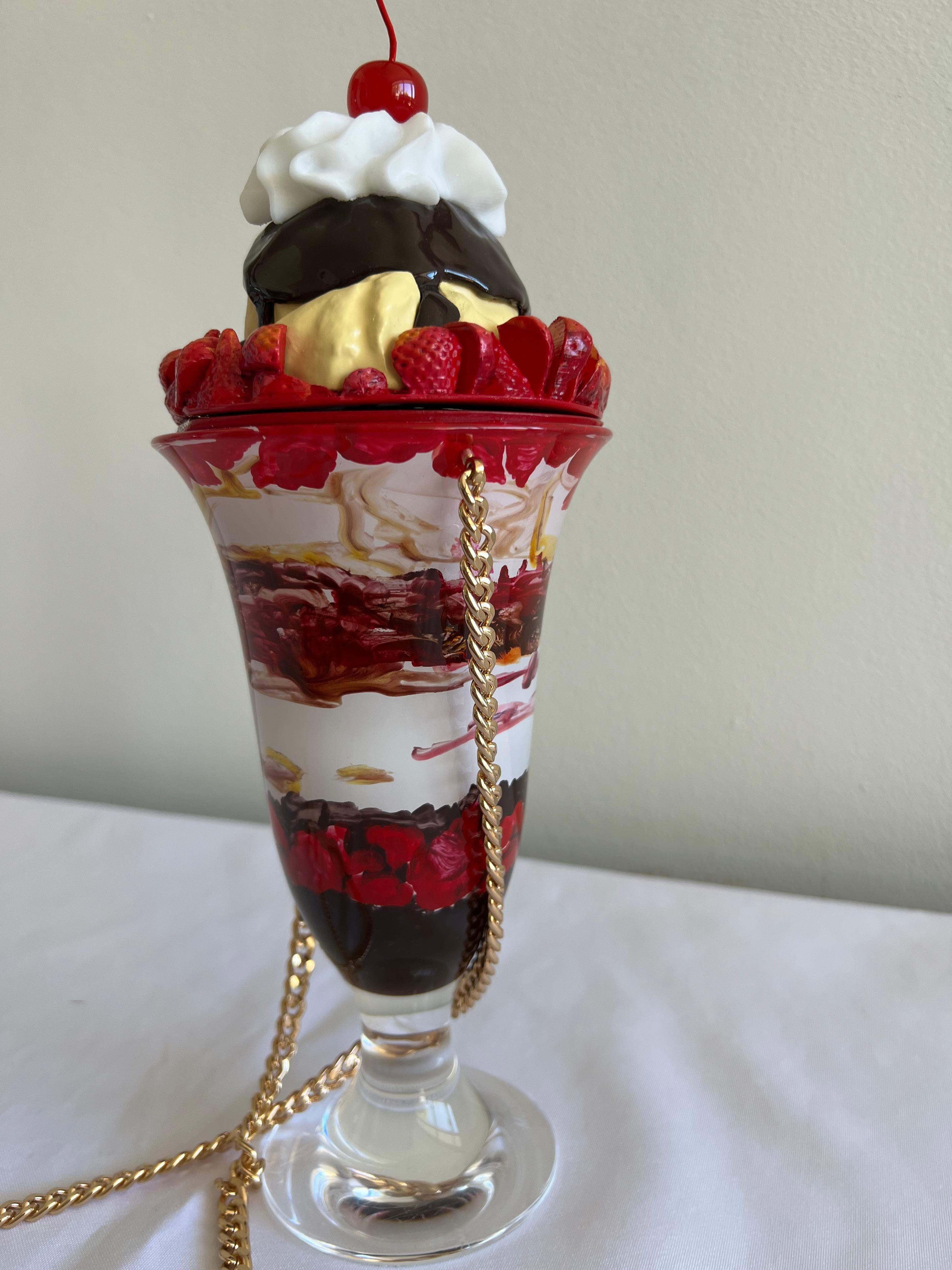 Moschino Couture - Sac à bandoulière « Diner » rouge crème glacée, SS22 en vente 2