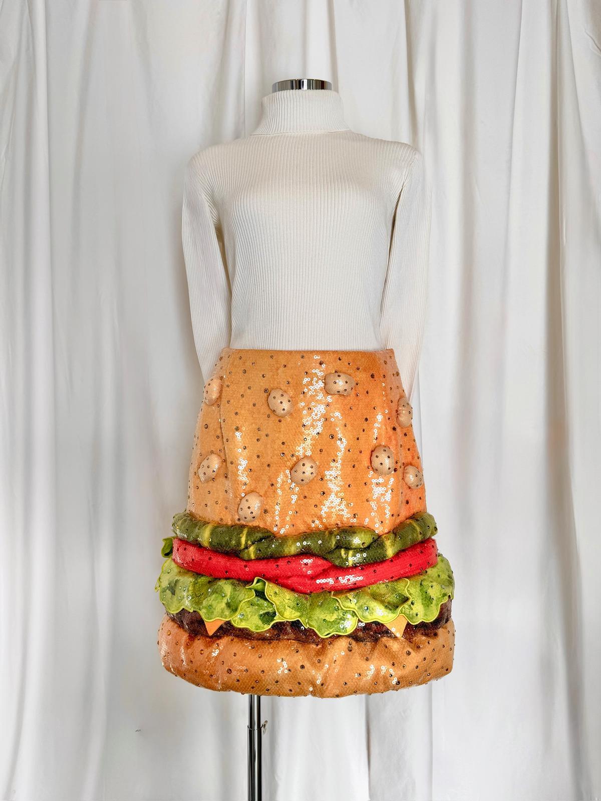 MOSCHINO Couture jupe Hamburger embellie de sequins Jeremy Scott, SS22 en vente 9