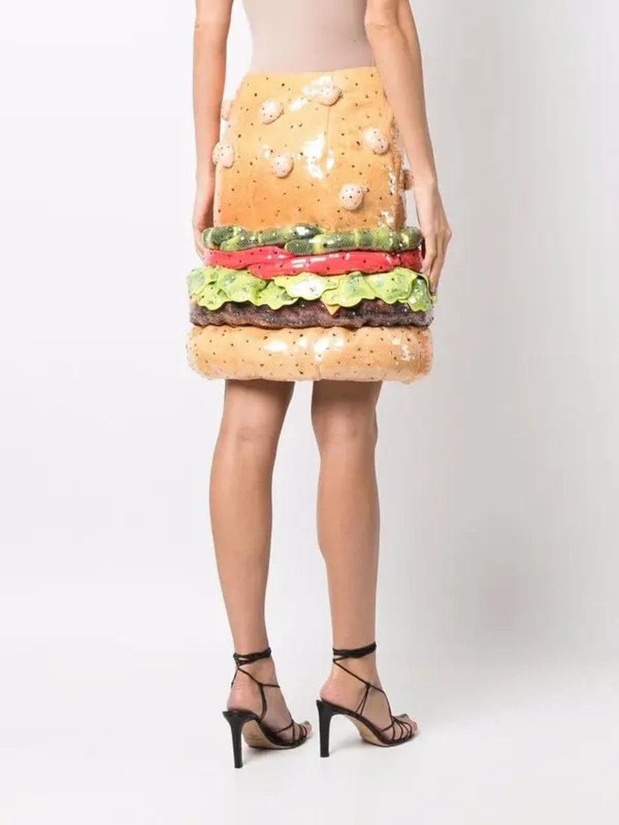 MOSCHINO Couture jupe Hamburger embellie de sequins Jeremy Scott, SS22 Neuf - En vente à Los Angeles, CA