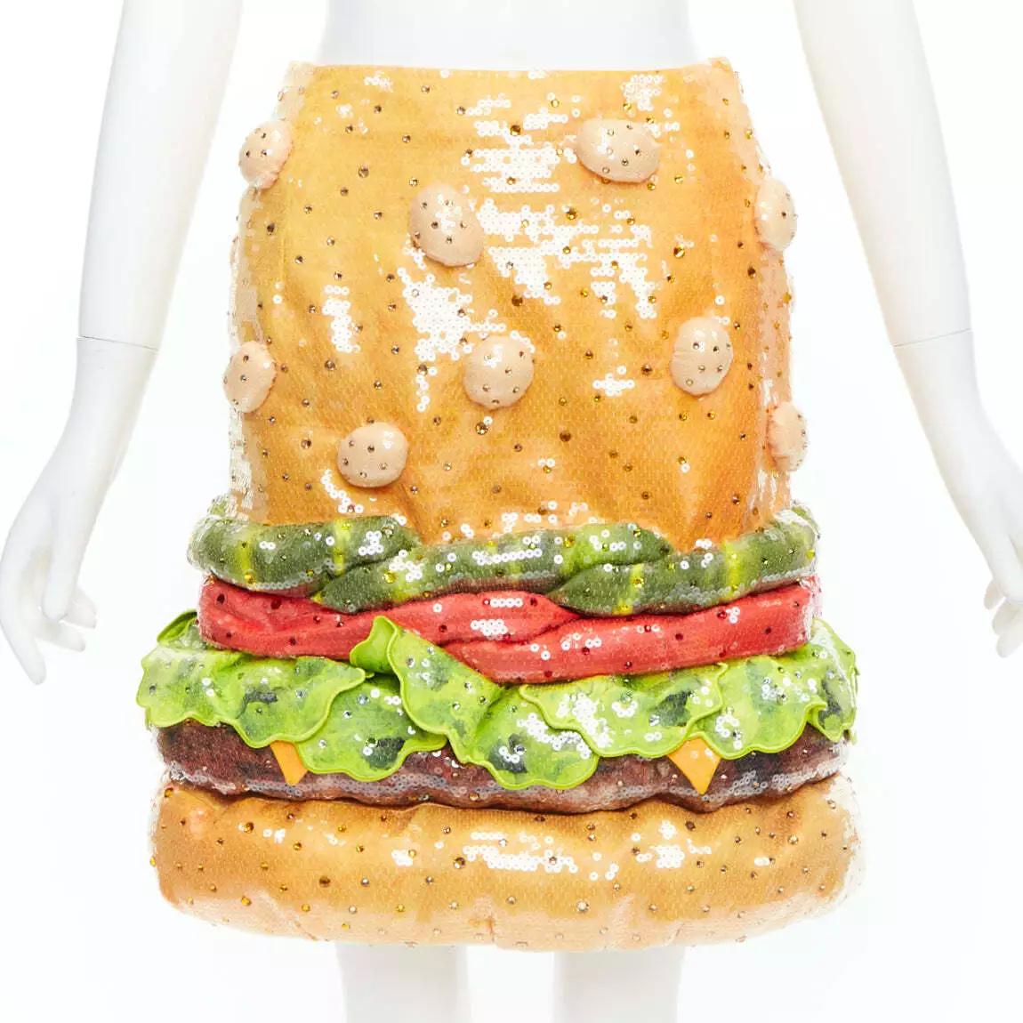 MOSCHINO Couture jupe Hamburger embellie de sequins Jeremy Scott, SS22 Pour femmes en vente