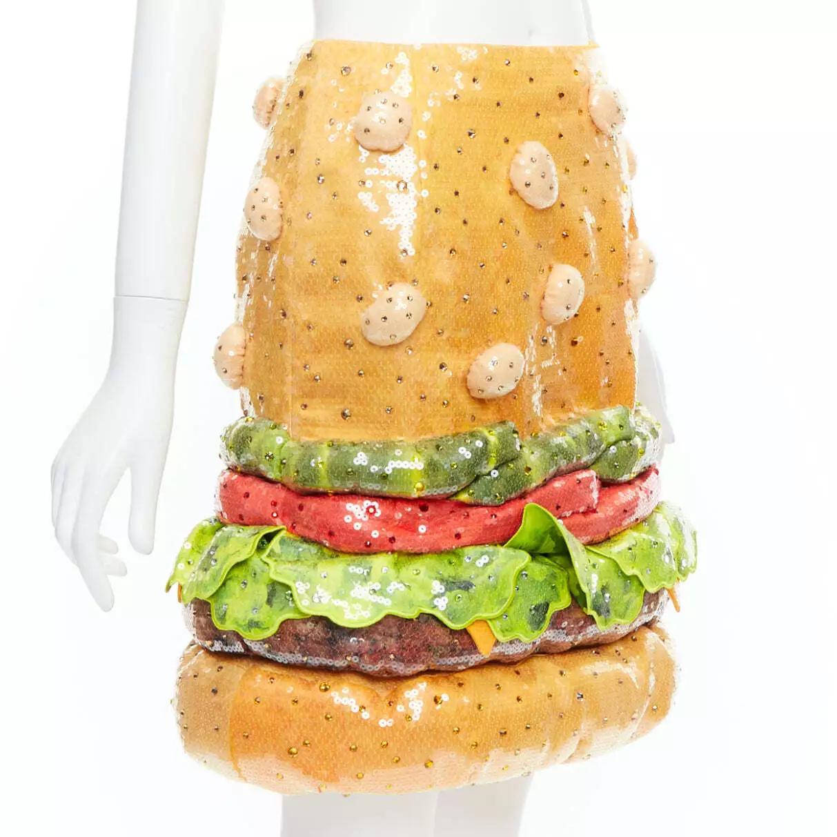 MOSCHINO Couture jupe Hamburger embellie de sequins Jeremy Scott, SS22 en vente 2