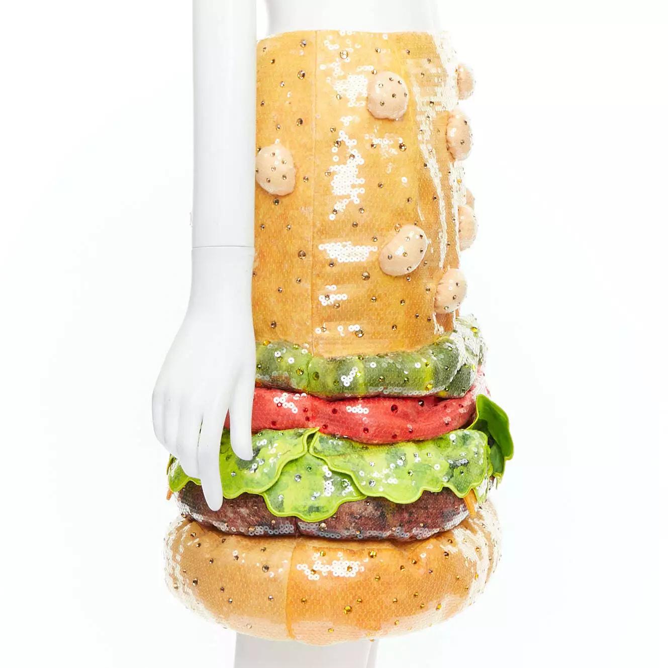 MOSCHINO Couture jupe Hamburger embellie de sequins Jeremy Scott, SS22 en vente 3