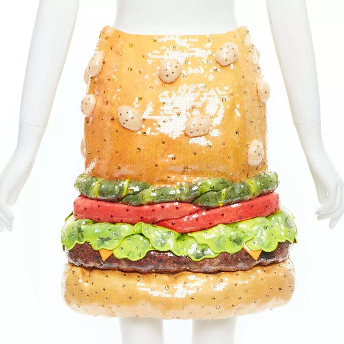 MOSCHINO Couture jupe Hamburger embellie de sequins Jeremy Scott, SS22 en vente 4