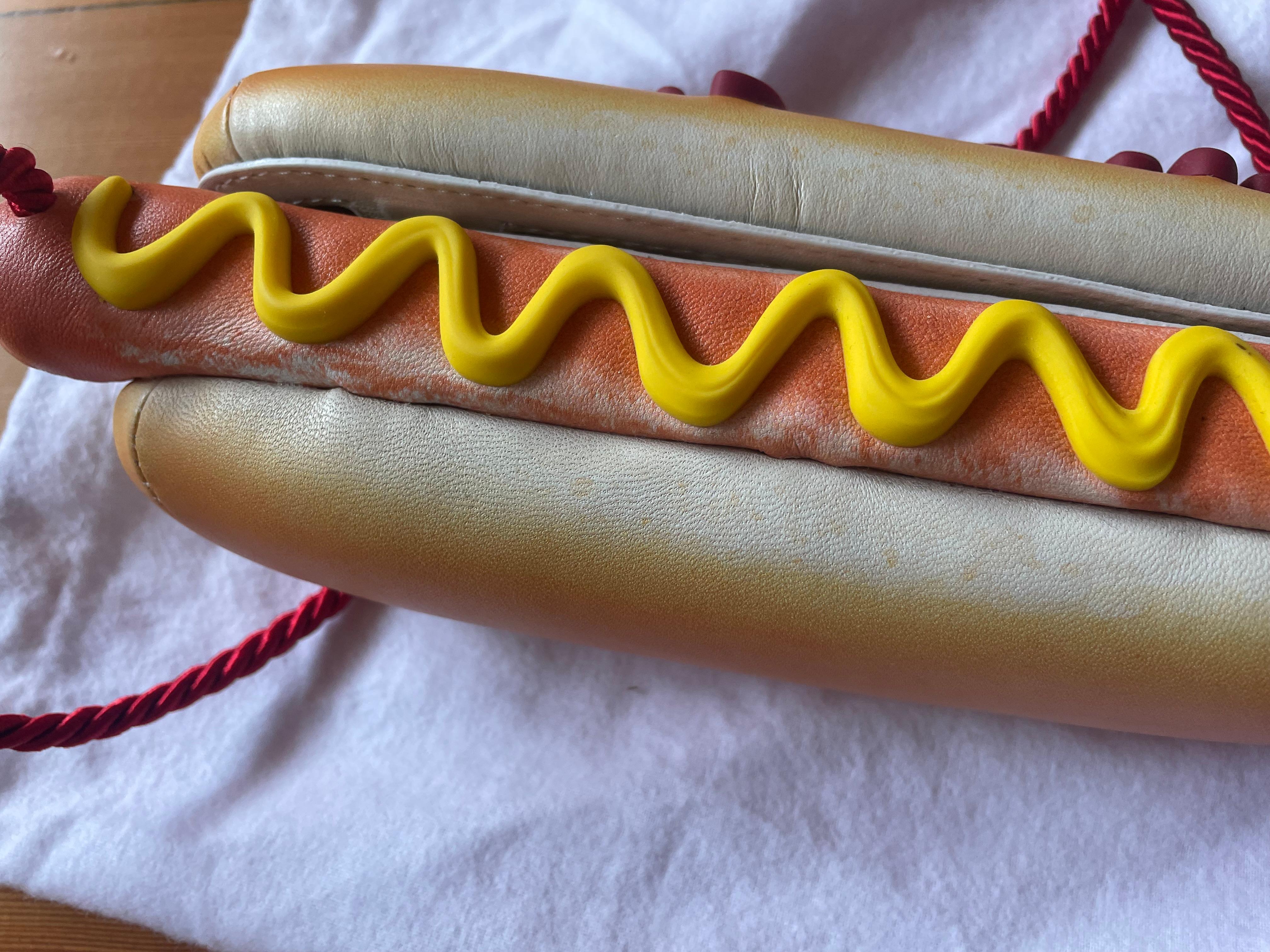 SS22 Moschino Couture Jeremy Scott Hotdog Diner Kollektion Brown Umhängetasche im Zustand „Neu“ in Los Angeles, CA
