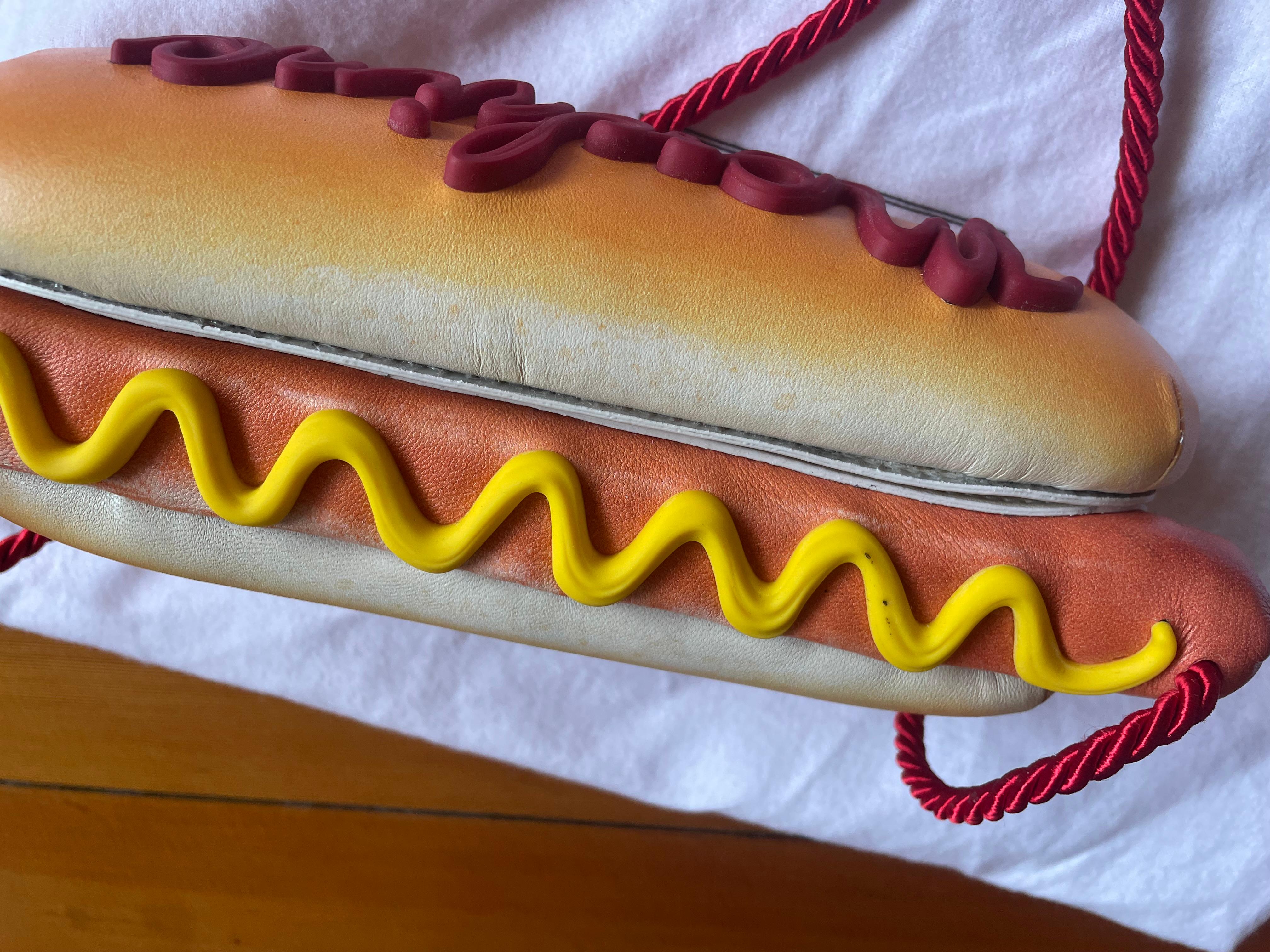 SS22 Moschino Couture Jeremy Scott Hotdog Diner Kollektion Brown Umhängetasche für Damen oder Herren