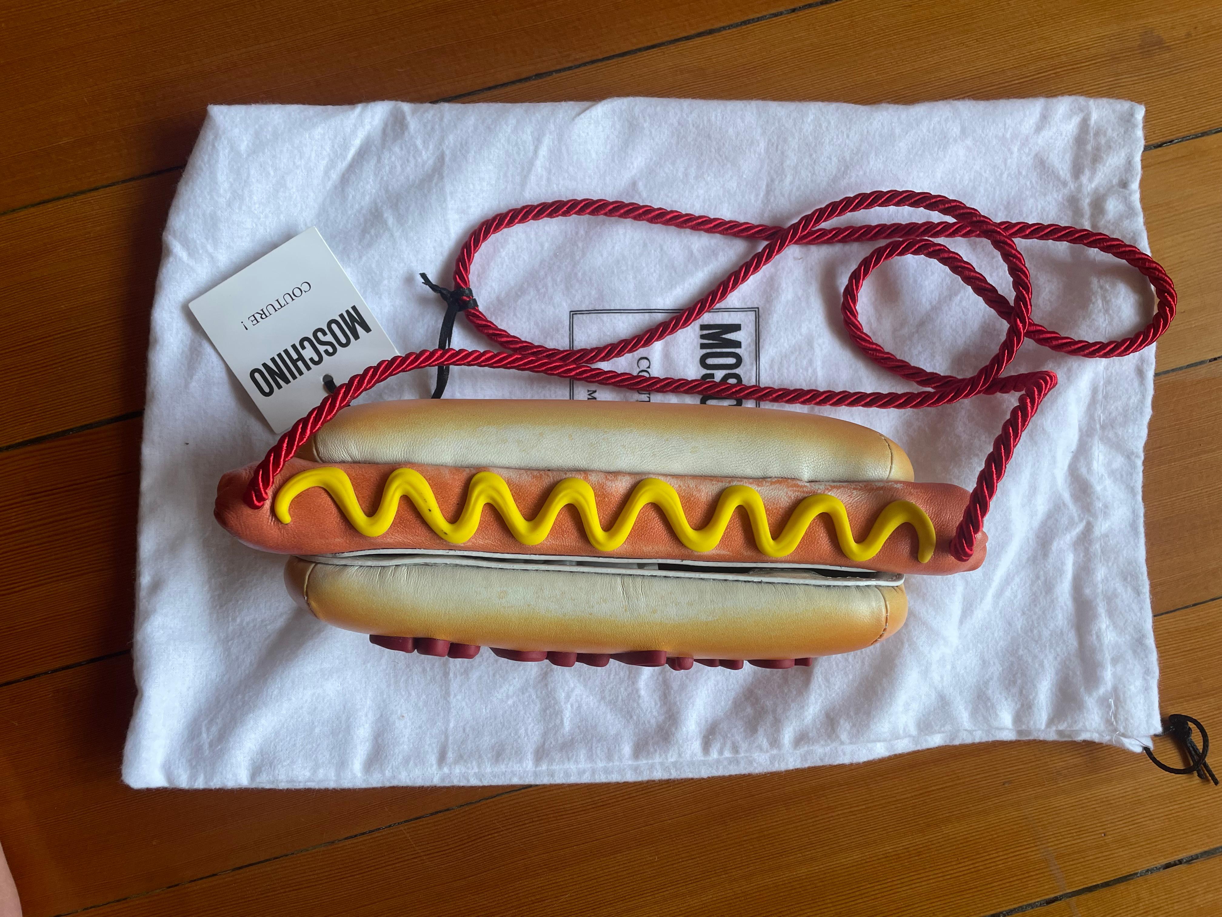 SS22 Moschino Couture Jeremy Scott Hotdog Diner Kollektion Brown Umhängetasche 1