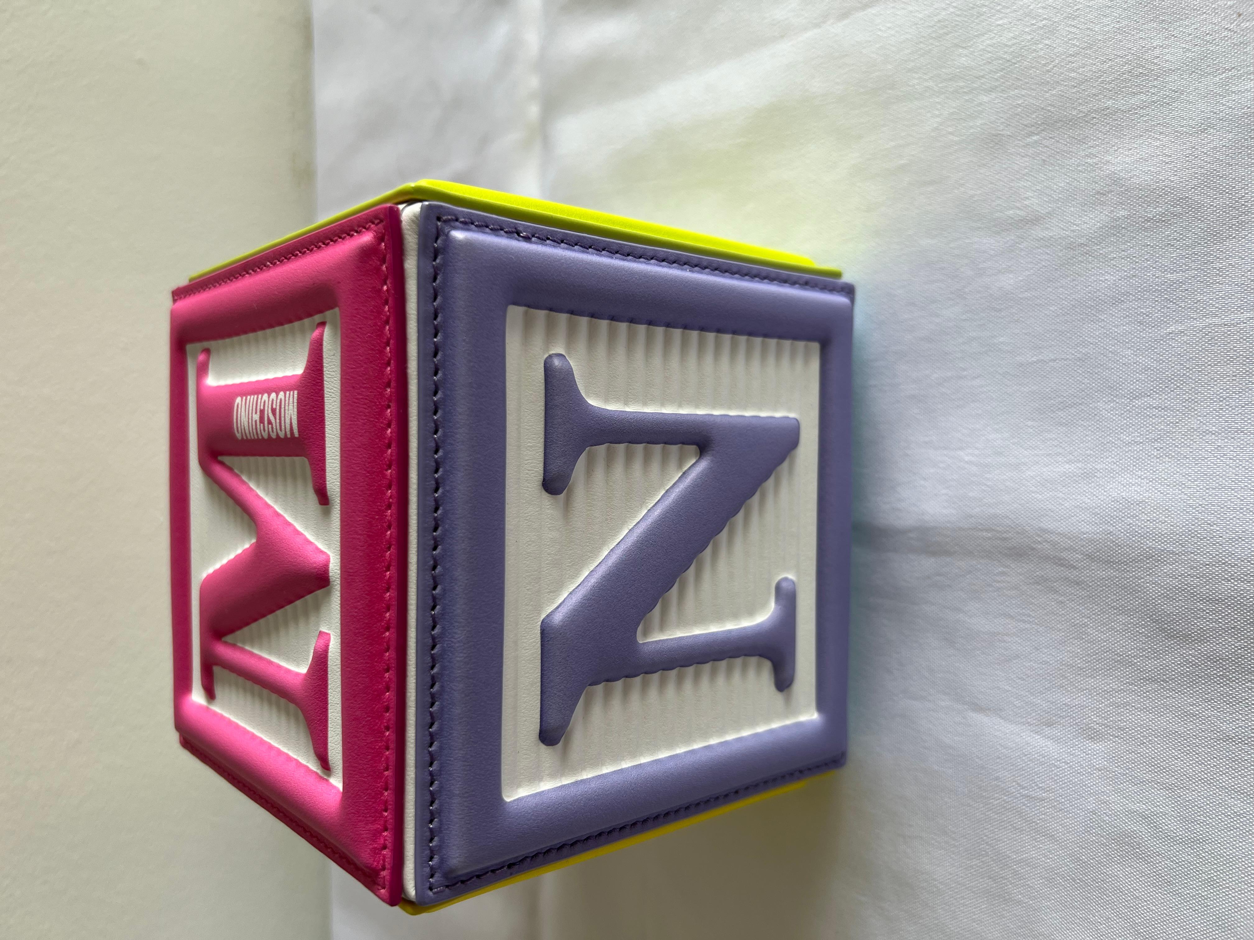 SS22 Moschino Couture Jeremy Scott Kids Fantasy Block Cube MulticolorSac en cuir en vente 6
