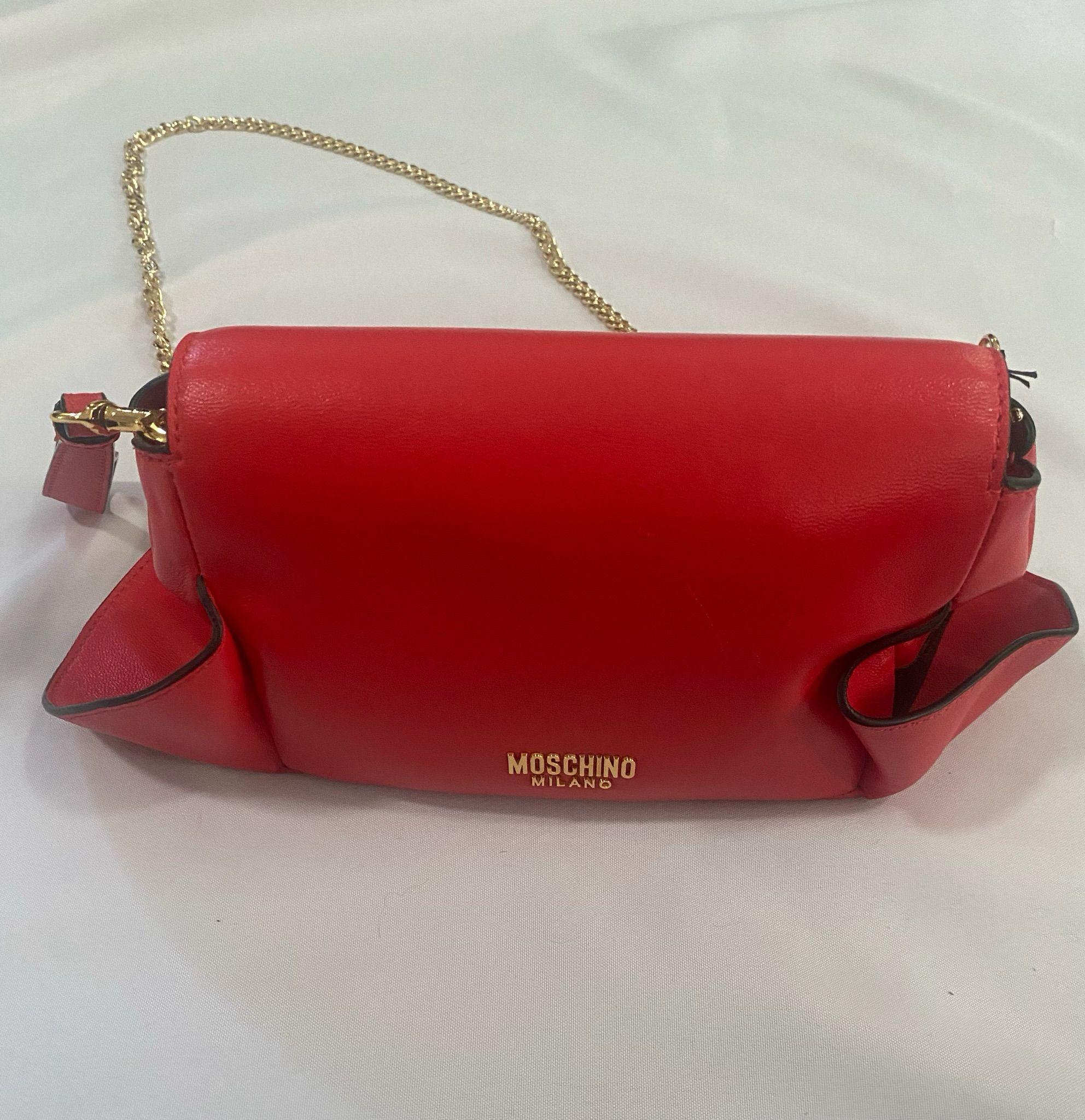 Wear it as a shoulder bag or a wristlet bag!
*Deadstock Rare item!*
MOSCHINO COUTURE

Red Hat Shaped Shoulder / Wristlet Bag

S22 collection by Jeremy Scott


SUPER CUTE!

100% Authentic!!!



Condition: Brand new with tags, original Moschino dust
