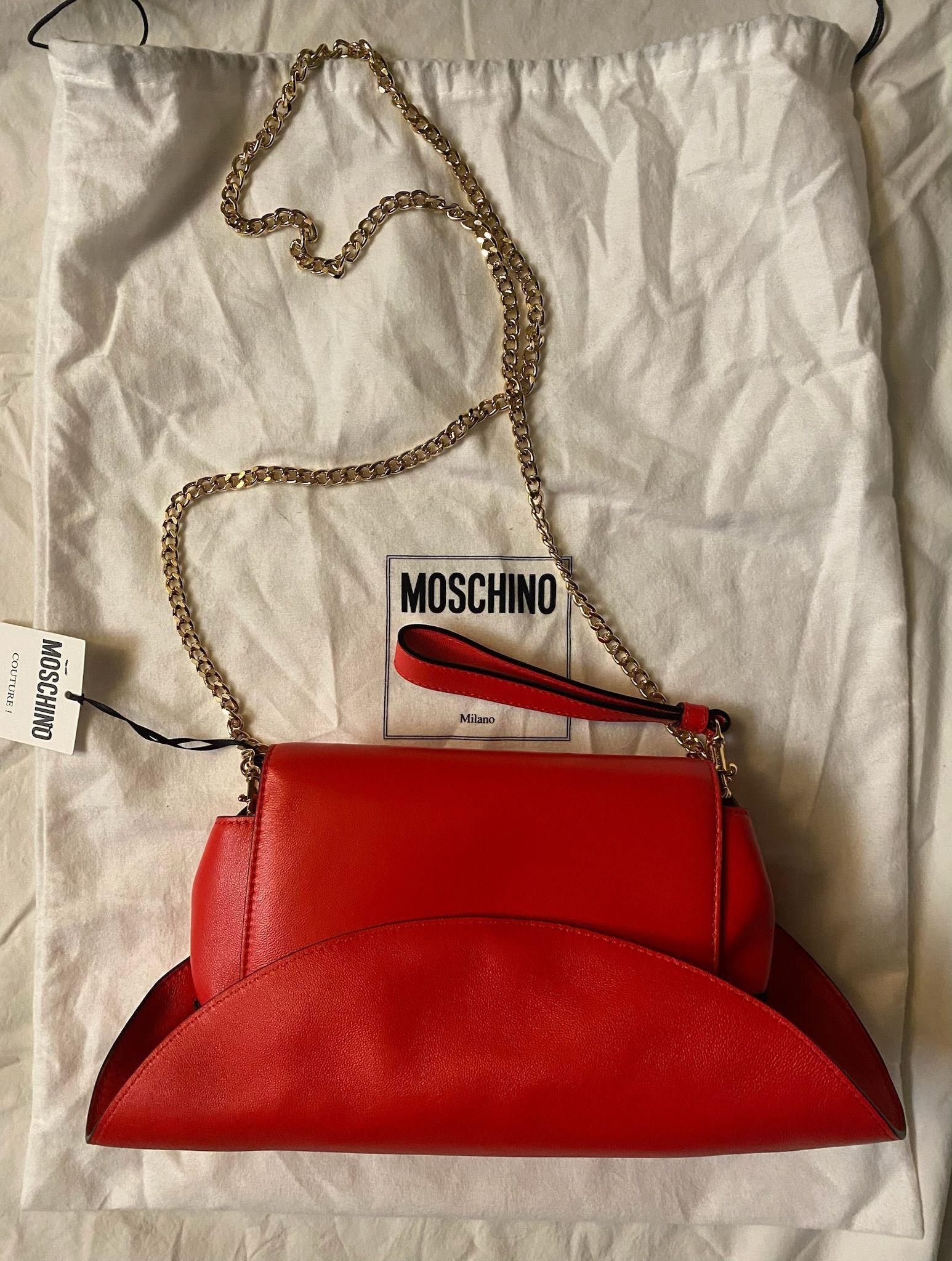 Women's SS22 MOSCHINO Couture Jeremy Scott Red Hat Shaped Shoulder Wristlet Bag For Sale