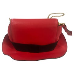 SS22 Moschino Couture Jeremy Scott Borsa da polso a forma di cappello rosso