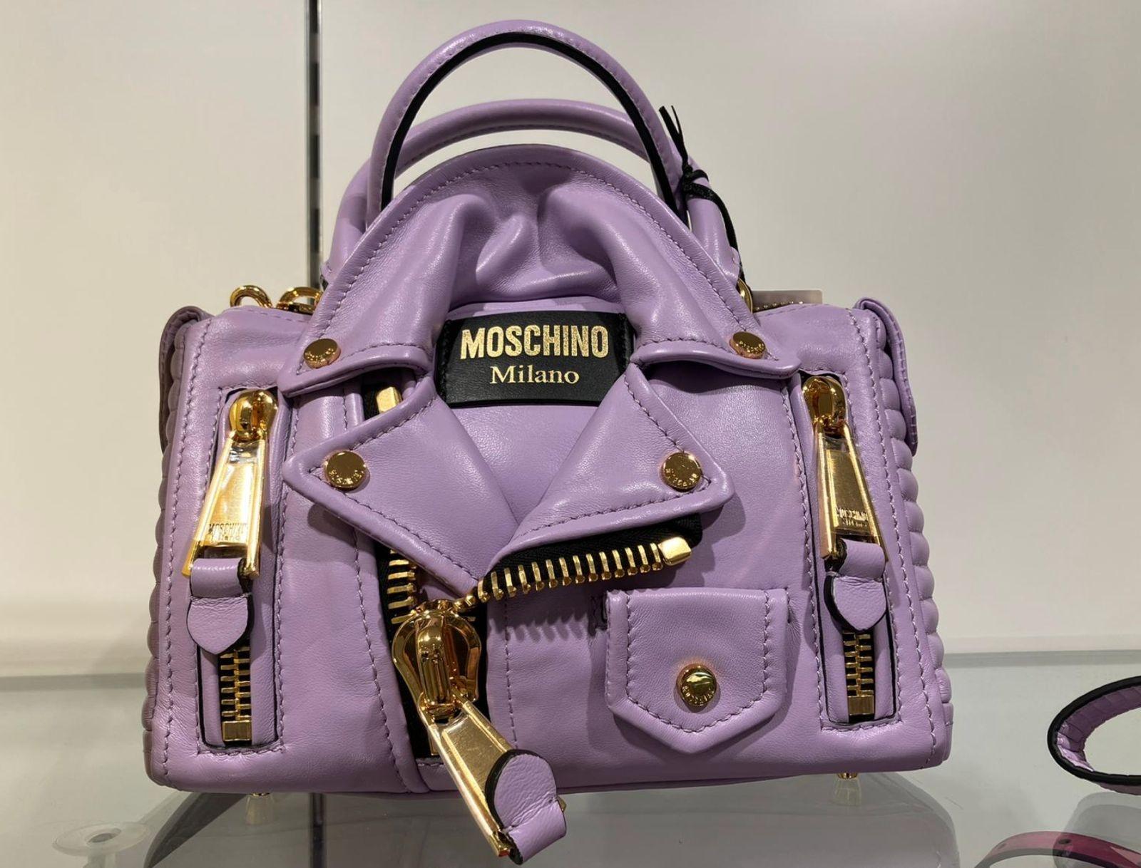 SS22 MOSCHINO Couture Jeremy Scott Violette Bikerjacke Lederumhängetasche im Zustand „Neu“ in Los Angeles, CA